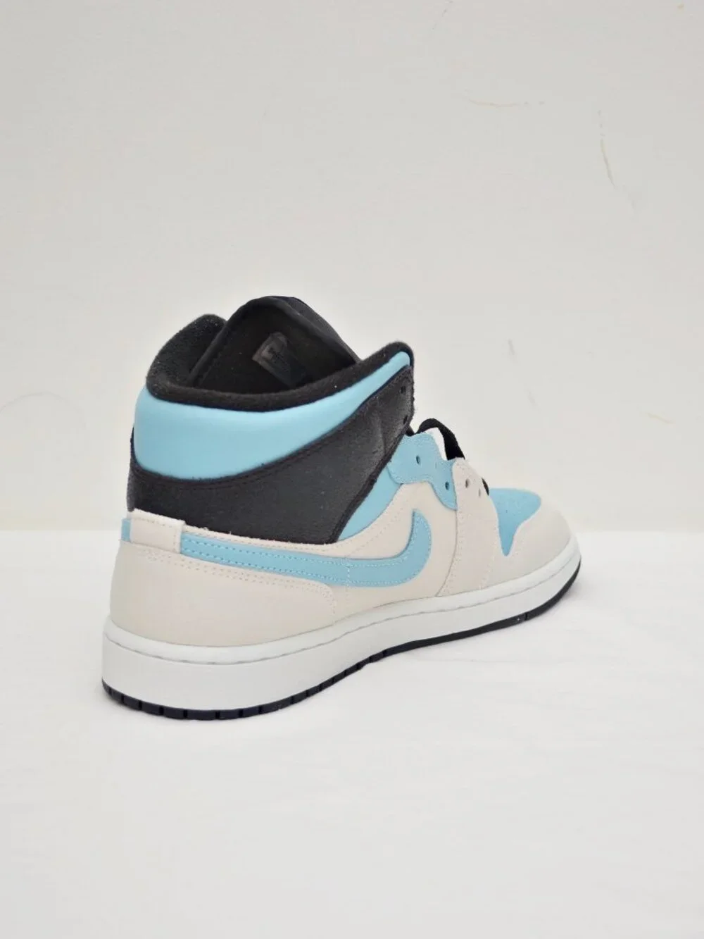 Jordan Air Jordan 1 Mid Se Blue Chill Summit White BNIB (NO LID)